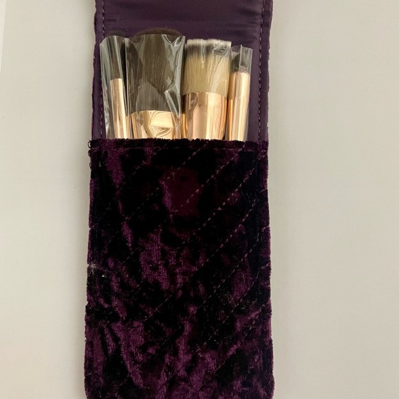 Charlotte Tilbury Magical Mini Makeup Brush Set - Picture 3 of 4